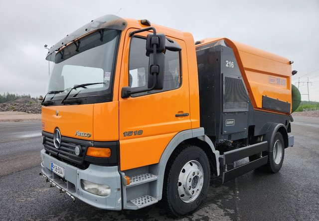 Schmidt SK650 Atego 85kmh/h - Ielu tīrīšanas mašīna: foto 1 Schmidt SK650 Atego 85kmh/h - Ielu tīrīšanas mašīna: foto 1