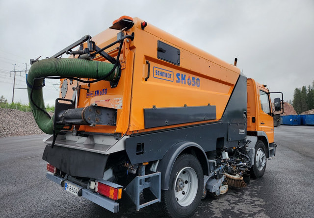 Schmidt SK650 Atego 85kmh/h - Ielu tīrīšanas mašīna: foto 5 Schmidt SK650 Atego 85kmh/h - Ielu tīrīšanas mašīna: foto 5
