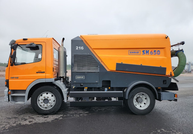 Schmidt SK650 Atego 85kmh/h - Ielu tīrīšanas mašīna: foto 2 Schmidt SK650 Atego 85kmh/h - Ielu tīrīšanas mašīna: foto 2