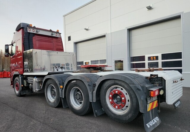 Volvo FH16 600 8x4 - Vilcējs: foto 3 Volvo FH16 600 8x4 - Vilcējs: foto 3