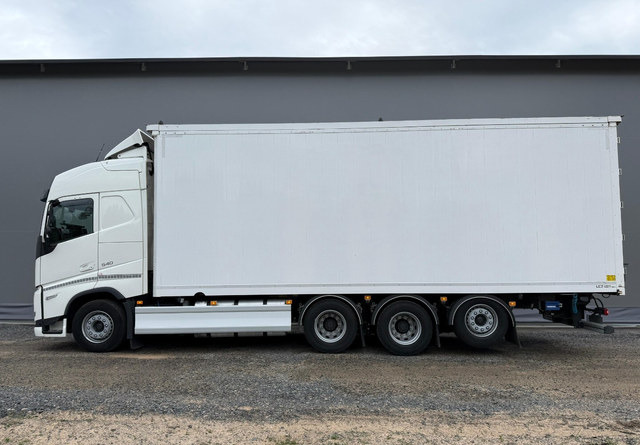 Volvo FH 540 8x4 66m3 - Kravas automašīna ar slēgto virsbūvi: foto 3 Volvo FH 540 8x4 66m3 - Kravas automašīna ar slēgto virsbūvi: foto 3