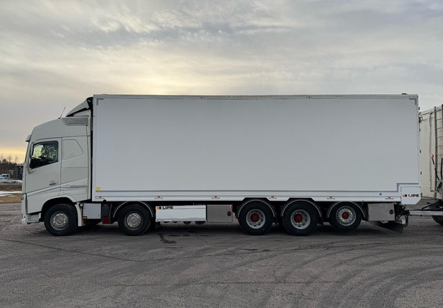 Volvo FH16 750 10x4 - Kravas automašīna ar slēgto virsbūvi: foto 2 Volvo FH16 750 10x4 - Kravas automašīna ar slēgto virsbūvi: foto 2
