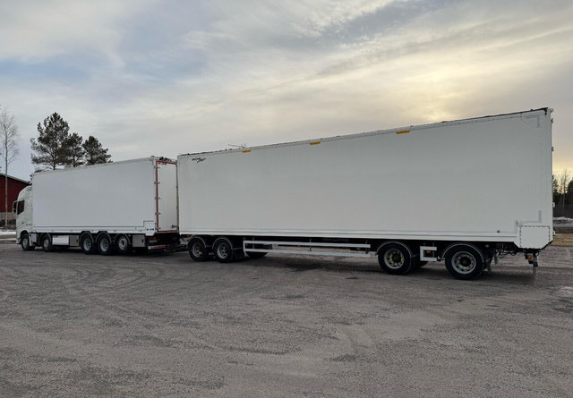 Volvo FH16 750 10x4 - Kravas automašīna ar slēgto virsbūvi: foto 4 Volvo FH16 750 10x4 - Kravas automašīna ar slēgto virsbūvi: foto 4