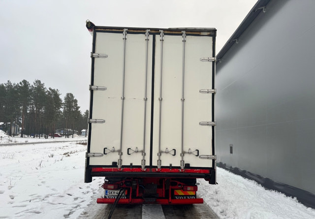 VolvoFH13 500 6x2 - Kravas automašīna ar slēgto virsbūvi: foto 4 VolvoFH13 500 6x2 - Kravas automašīna ar slēgto virsbūvi: foto 4