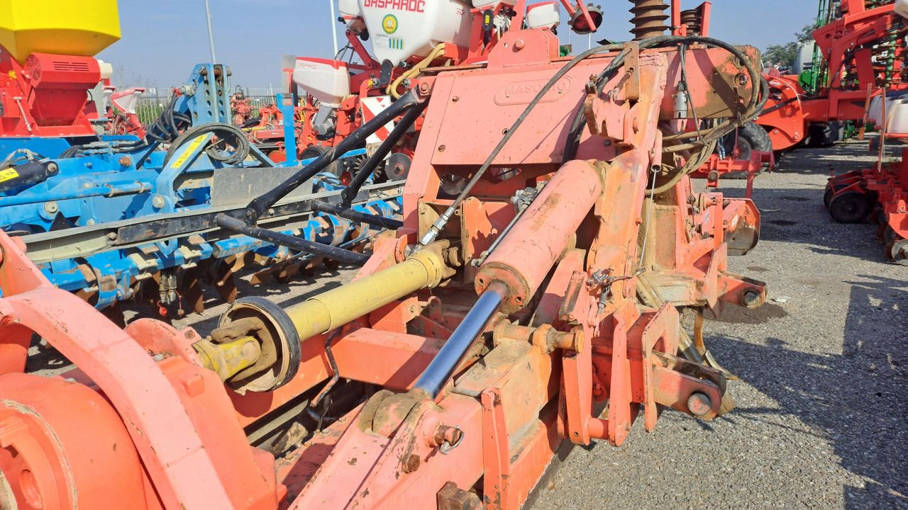 ERPICE ROTANTE MASCHIO AQUILA 6 METRI MOD 6000 * CR - Zemes frēze: foto 2 ERPICE ROTANTE MASCHIO AQUILA 6 METRI MOD 6000 * CR - Zemes frēze: foto 2