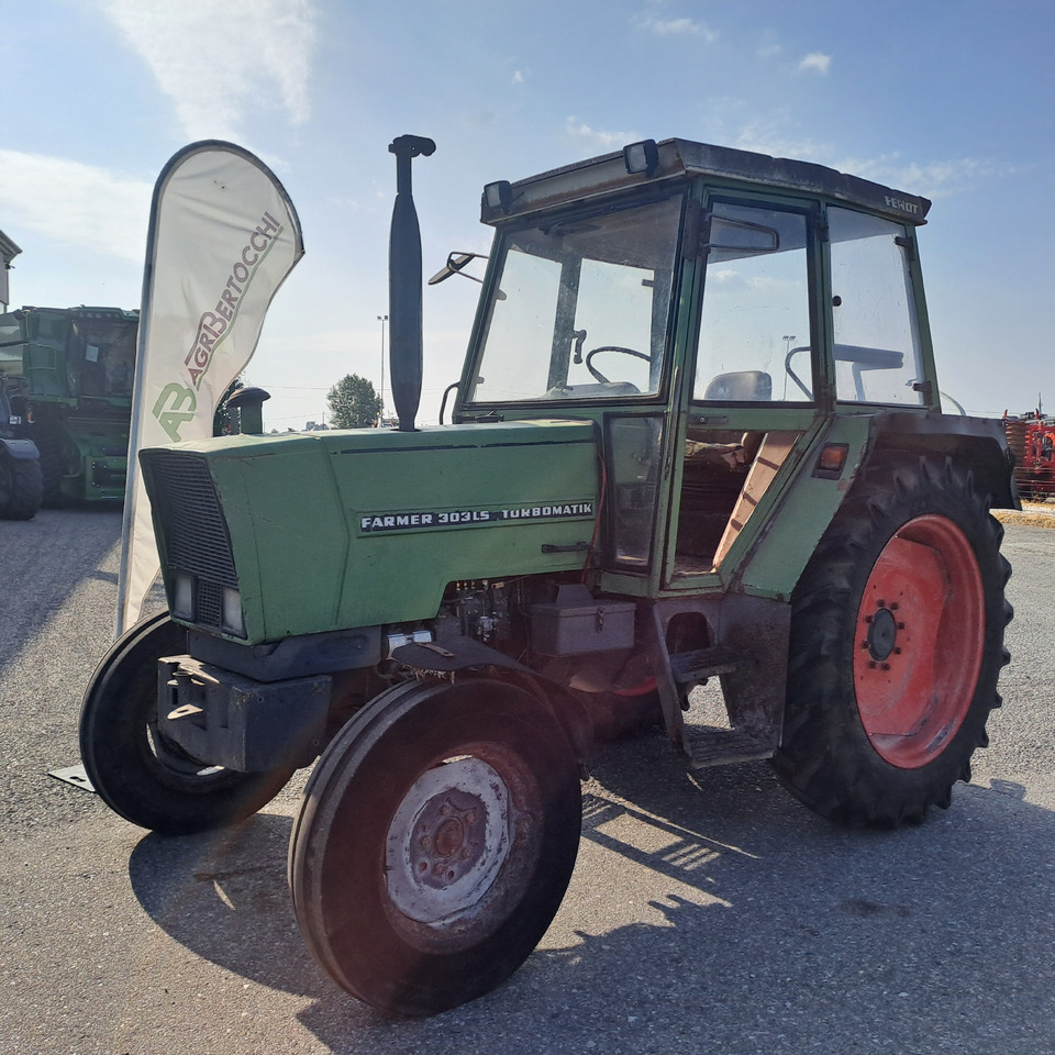 FENDT 303 LS FARMER - Traktors: foto 1 FENDT 303 LS FARMER - Traktors: foto 1