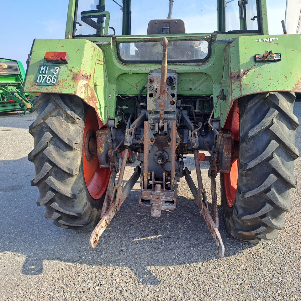 FENDT 303 LS FARMER - Traktors: foto 5 FENDT 303 LS FARMER - Traktors: foto 5