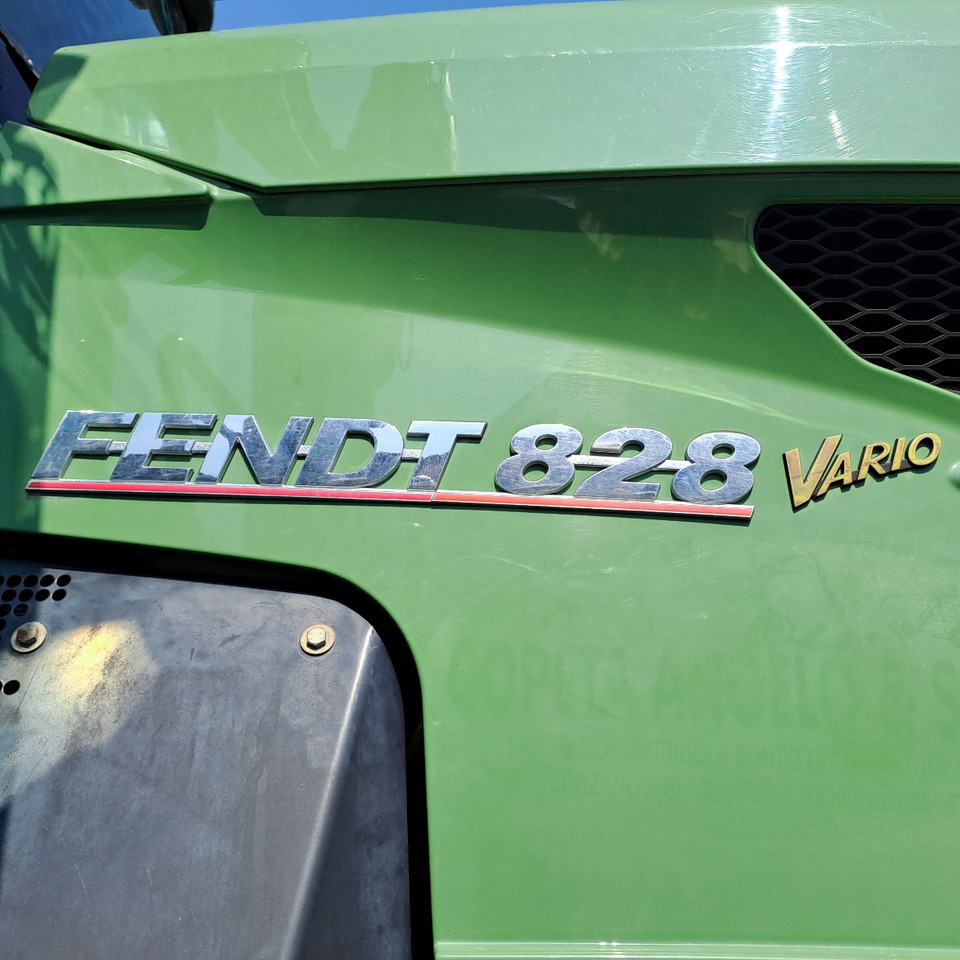 FENDT 828 VARIO PROFI PLUS - Traktors: foto 4 FENDT 828 VARIO PROFI PLUS - Traktors: foto 4