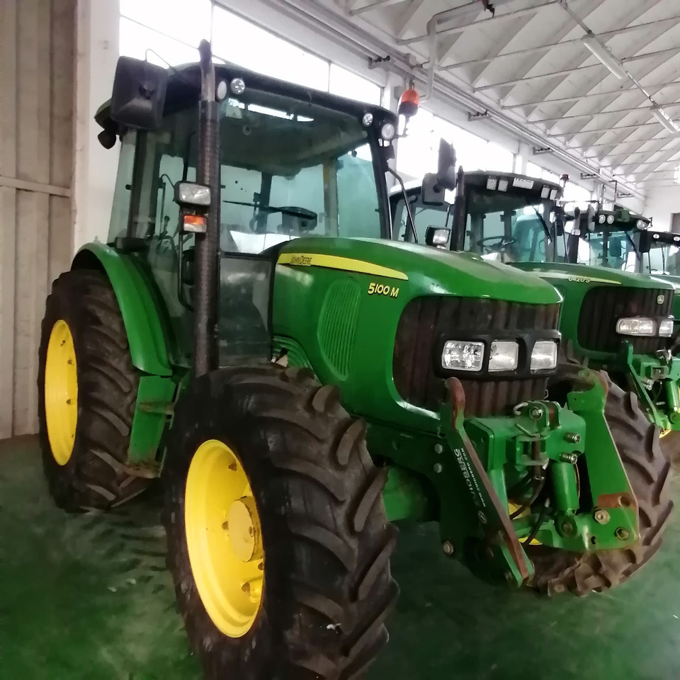 JOHN DEERE 5070 M - Traktors: foto 3 JOHN DEERE 5070 M - Traktors: foto 3