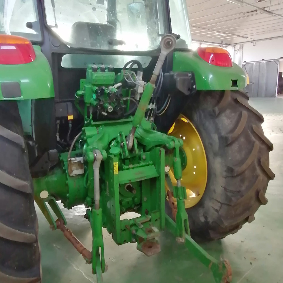 JOHN DEERE 5070 M - Traktors: foto 2 JOHN DEERE 5070 M - Traktors: foto 2
