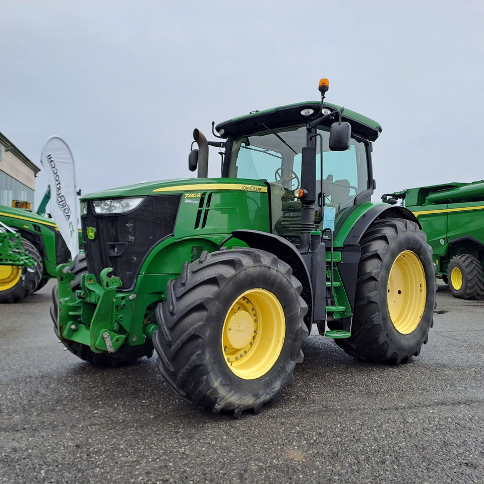 JOHN DEERE 7230R - Traktors: foto 1 JOHN DEERE 7230R - Traktors: foto 1