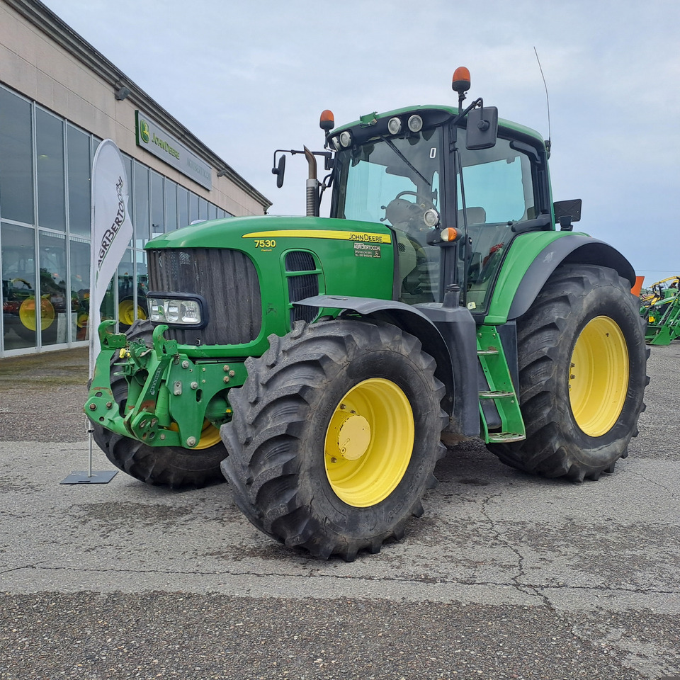 JOHN DEERE 7530 PREMIUM - Traktors: foto 1 JOHN DEERE 7530 PREMIUM - Traktors: foto 1