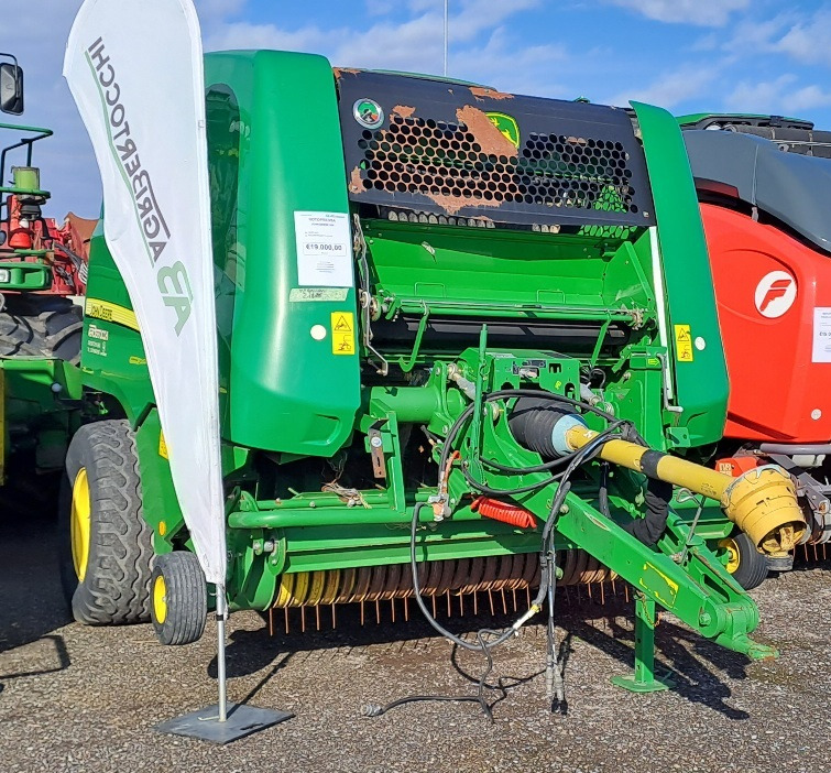 JOHN DEERE 960 - Rituļu prese: foto 1 JOHN DEERE 960 - Rituļu prese: foto 1