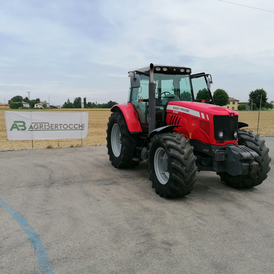 MASSEY FERGUSON - Traktors: foto 1 MASSEY FERGUSON - Traktors: foto 1