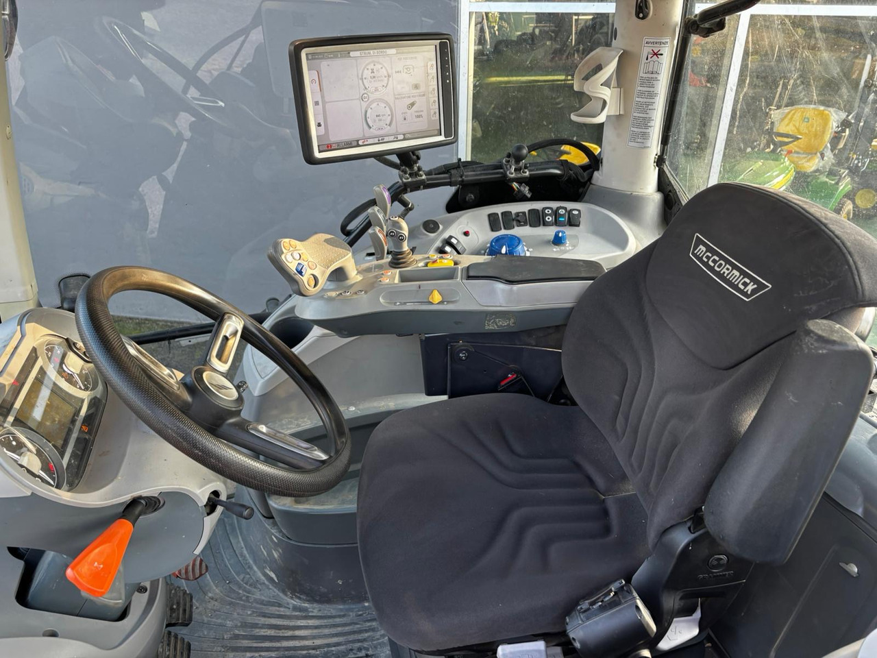 MCCORMICK - Traktors: foto 5 MCCORMICK - Traktors: foto 5