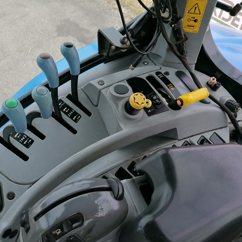 Traktors NEW HOLLAND 6090: foto 10