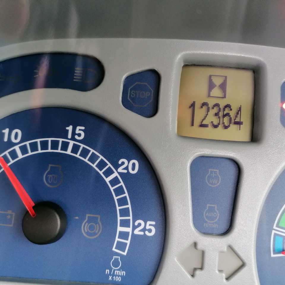 Traktors NEW HOLLAND 6090: foto 11