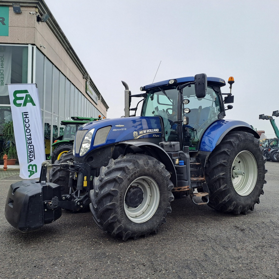 NEW HOLLAND T7.270 BLUEPOWER - Traktors: foto 1 NEW HOLLAND T7.270 BLUEPOWER - Traktors: foto 1
