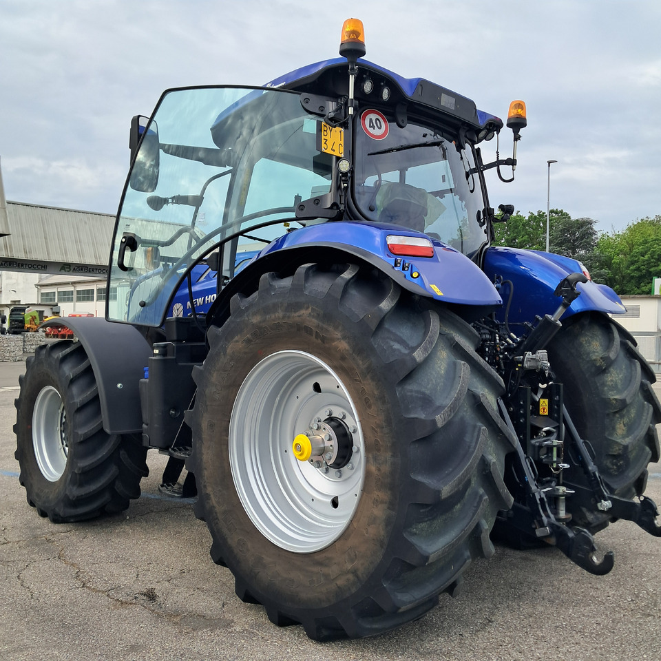 NEW HOLLAND T7 270 - Traktors: foto 2 NEW HOLLAND T7 270 - Traktors: foto 2
