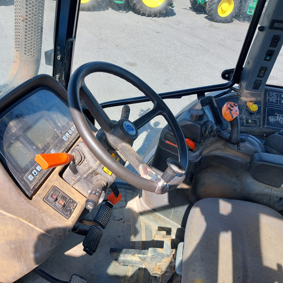 NEW HOLLAND TM 190 - Traktors: foto 4 NEW HOLLAND TM 190 - Traktors: foto 4