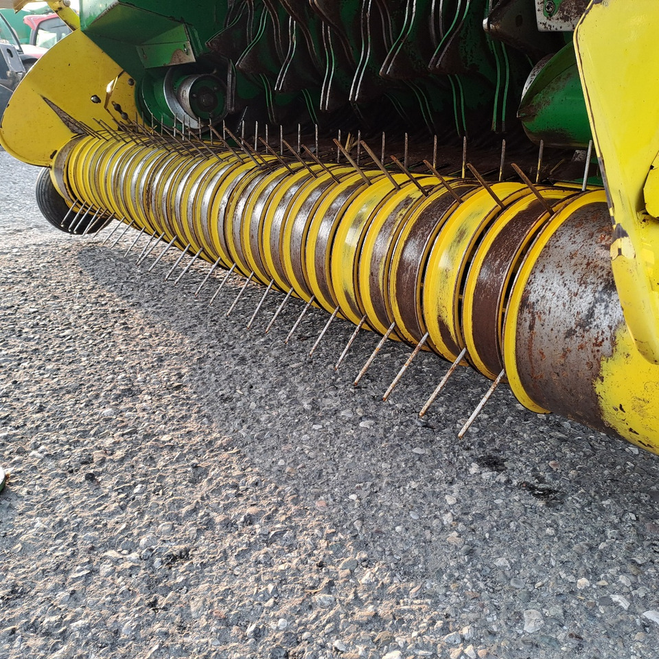 ROTOPRESSA JOHN DEERE 592 - Rituļu prese: foto 5 ROTOPRESSA JOHN DEERE 592 - Rituļu prese: foto 5