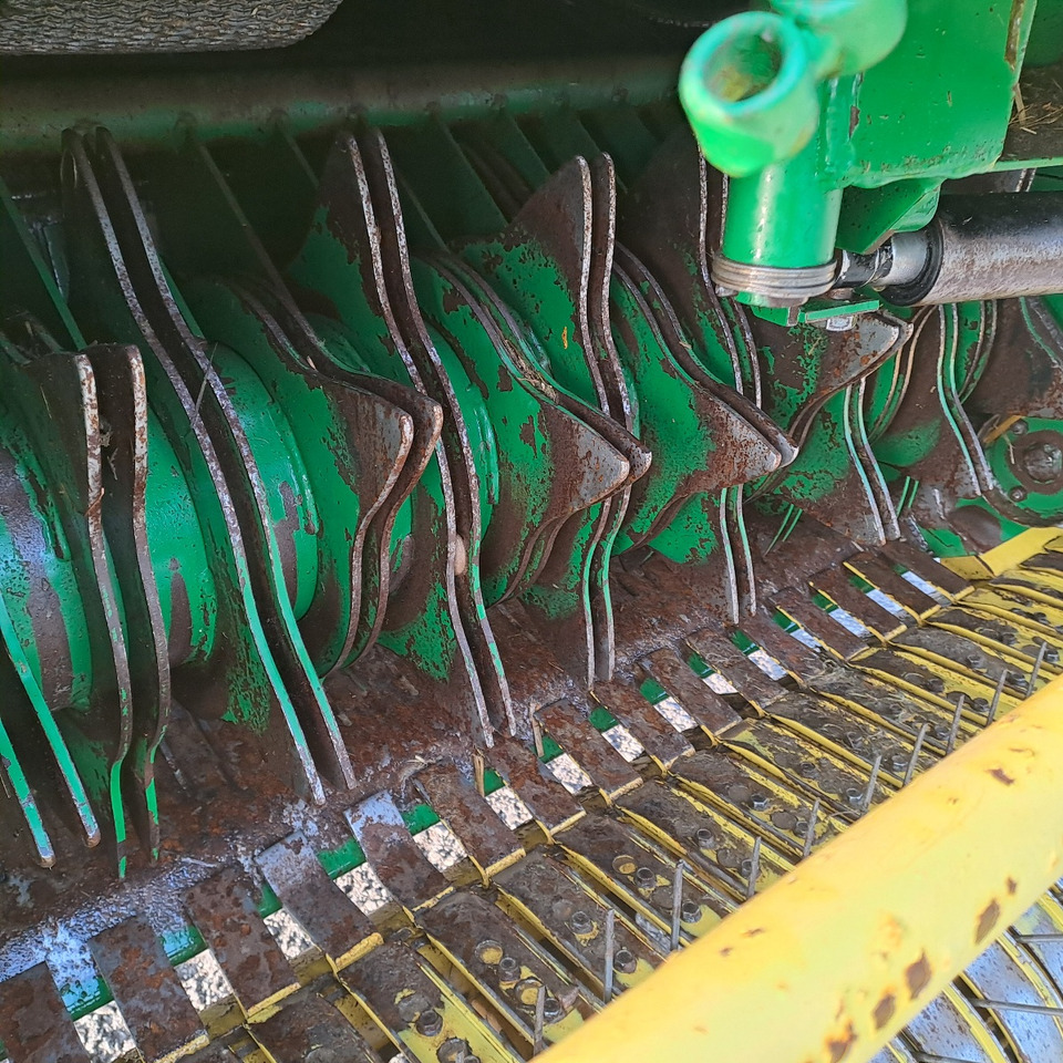 ROTOPRESSA JOHN DEERE 592 - Rituļu prese: foto 4 ROTOPRESSA JOHN DEERE 592 - Rituļu prese: foto 4