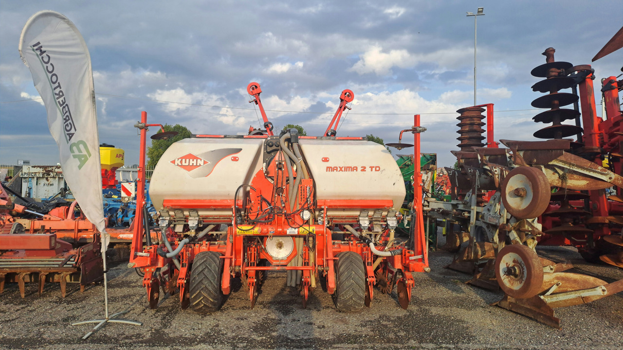 SEMINATRICE DI PRECISIONE KUHN MAXIMA 2 TD - Sējmašīna: foto 1 SEMINATRICE DI PRECISIONE KUHN MAXIMA 2 TD - Sējmašīna: foto 1
