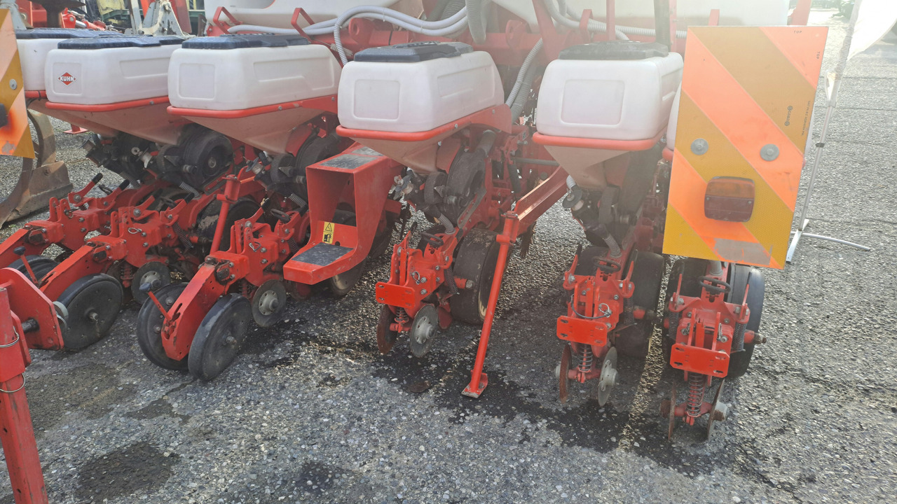 SEMINATRICE DI PRECISIONE KUHN MAXIMA 2 TD - Sējmašīna: foto 4 SEMINATRICE DI PRECISIONE KUHN MAXIMA 2 TD - Sējmašīna: foto 4