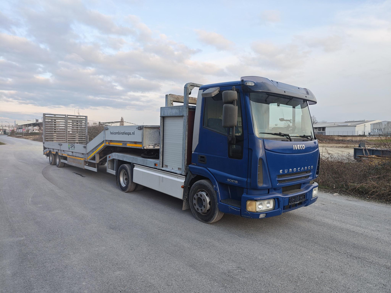VELDHUIZEN P38-2 & Iveco Eurocargo 90E18 - Puspiekabe zema profila platforma: foto 2 VELDHUIZEN P38-2 & Iveco Eurocargo 90E18 - Puspiekabe zema profila platforma: foto 2