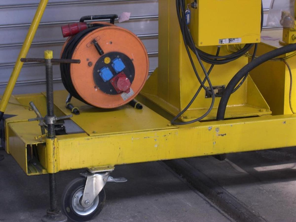 Hub-Arbeitsbühne KULI - Torņa pacēlājs: foto 2 Hub-Arbeitsbühne KULI - Torņa pacēlājs: foto 2