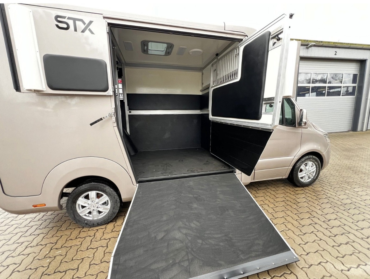 MERCEDES-BENZ Sprinter - Zirgu kravas automašīna: foto 5 MERCEDES-BENZ Sprinter - Zirgu kravas automašīna: foto 5