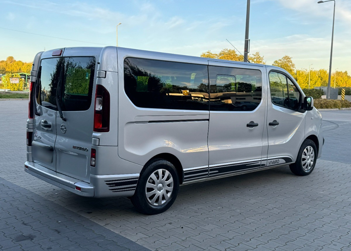 Opel Vivaro 1.6 DCI 145KM 9 osobowy Nawiewy góra dół DOINWESTOWANY Super stan - Universālis: foto 4 Opel Vivaro 1.6 DCI 145KM 9 osobowy Nawiewy góra dół DOINWESTOWANY Super stan - Universālis: foto 4