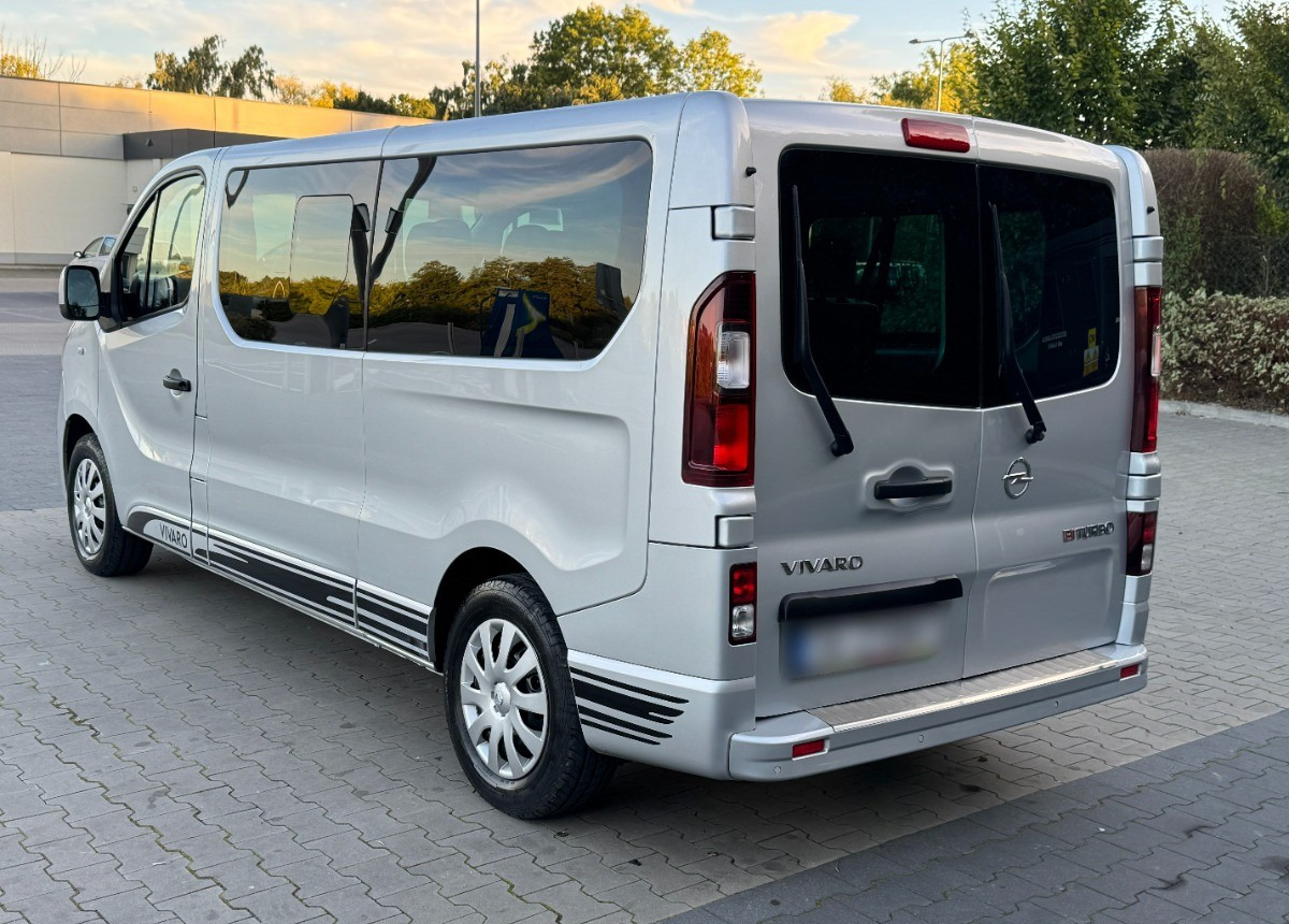 Opel Vivaro 1.6 DCI 145KM 9 osobowy Nawiewy góra dół DOINWESTOWANY Super stan - Universālis: foto 3 Opel Vivaro 1.6 DCI 145KM 9 osobowy Nawiewy góra dół DOINWESTOWANY Super stan - Universālis: foto 3