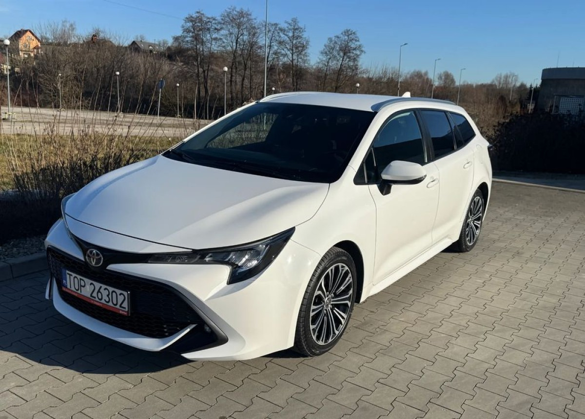 Toyota Corolla 1.8 Hybrid Active Niski przebieg LED FV23 W SUPER STANIE - Universālis: foto 3 Toyota Corolla 1.8 Hybrid Active Niski przebieg LED FV23 W SUPER STANIE - Universālis: foto 3