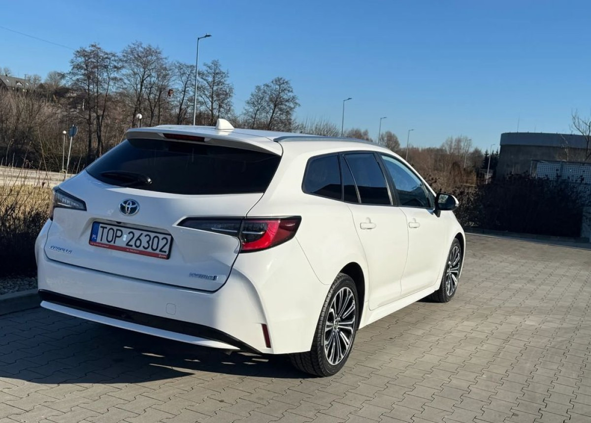 Toyota Corolla 1.8 Hybrid Active Niski przebieg LED FV23 W SUPER STANIE - Universālis: foto 2 Toyota Corolla 1.8 Hybrid Active Niski przebieg LED FV23 W SUPER STANIE - Universālis: foto 2