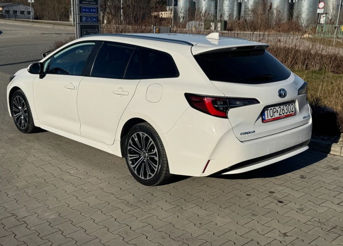 Toyota Corolla 1.8 Hybrid Active Niski przebieg LED FV23 W SUPER STANIE - Universālis: foto 4 Toyota Corolla 1.8 Hybrid Active Niski przebieg LED FV23 W SUPER STANIE - Universālis: foto 4