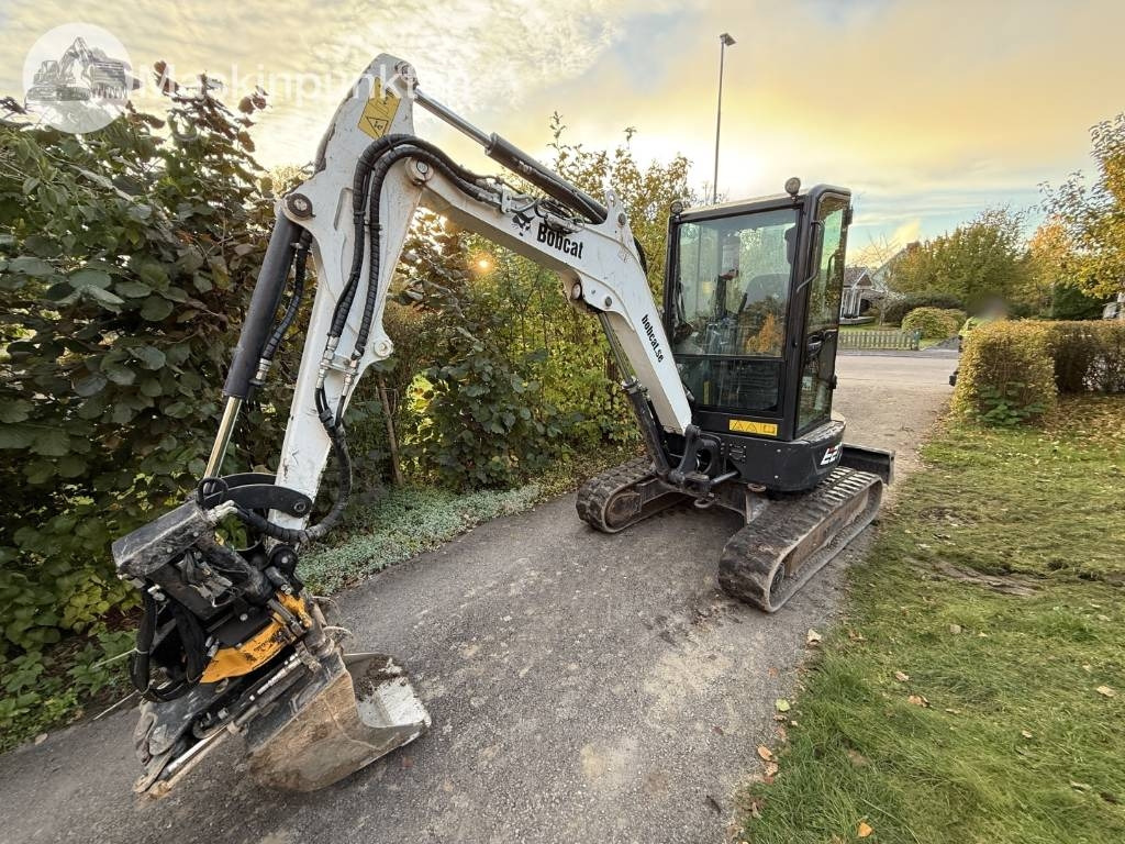 Bobcat E 27 + Släp - Mini-ekskavators: foto 1 Bobcat E 27 + Släp - Mini-ekskavators: foto 1