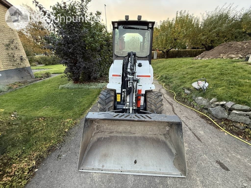 Bobcat L 28 Hjullastare + Släp - Riteņu iekrāvējs: foto 2 Bobcat L 28 Hjullastare + Släp - Riteņu iekrāvējs: foto 2