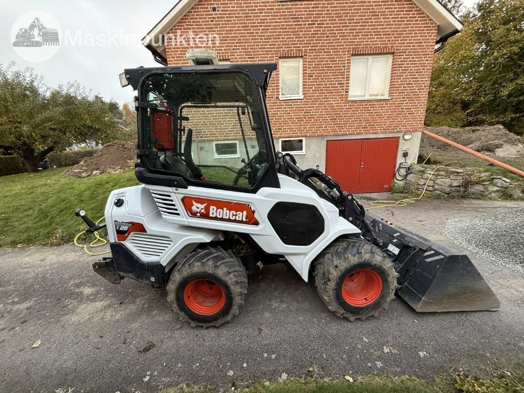 Bobcat L 28 Hjullastare + Släp - Riteņu iekrāvējs: foto 4 Bobcat L 28 Hjullastare + Släp - Riteņu iekrāvējs: foto 4