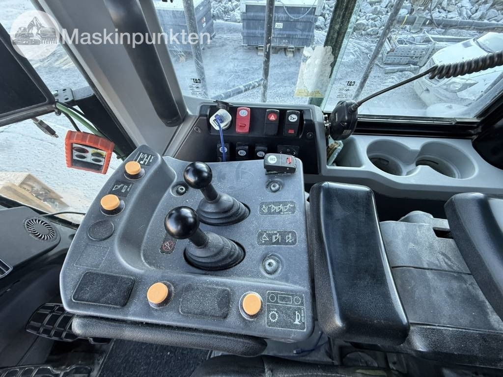 Riteņu iekrāvējs CAT 982 M: foto 16