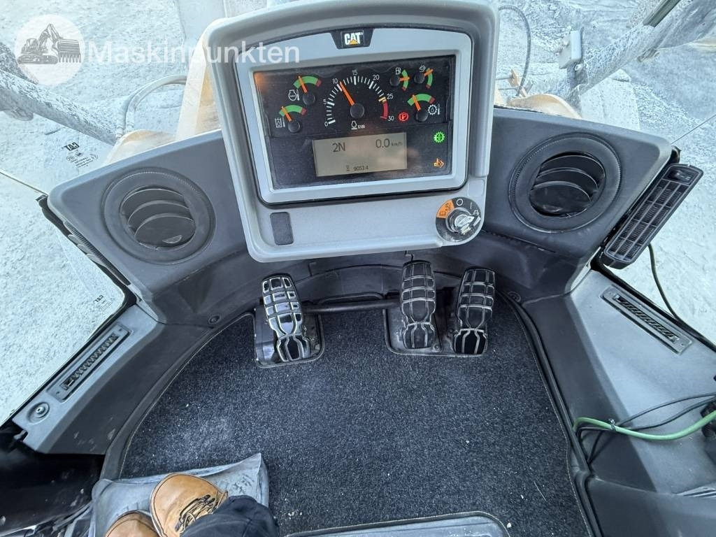 Riteņu iekrāvējs CAT 982 M: foto 15