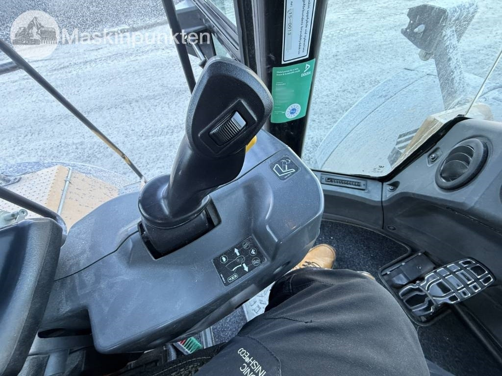 Riteņu iekrāvējs CAT 982 M: foto 20