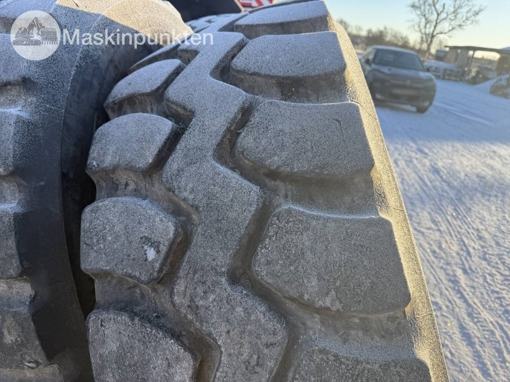 Goodyear GP-40 Däck med fälg till hjullastare - Riepa - Celtniecības tehnika: foto 2 Goodyear GP-40 Däck med fälg till hjullastare - Riepa - Celtniecības tehnika: foto 2