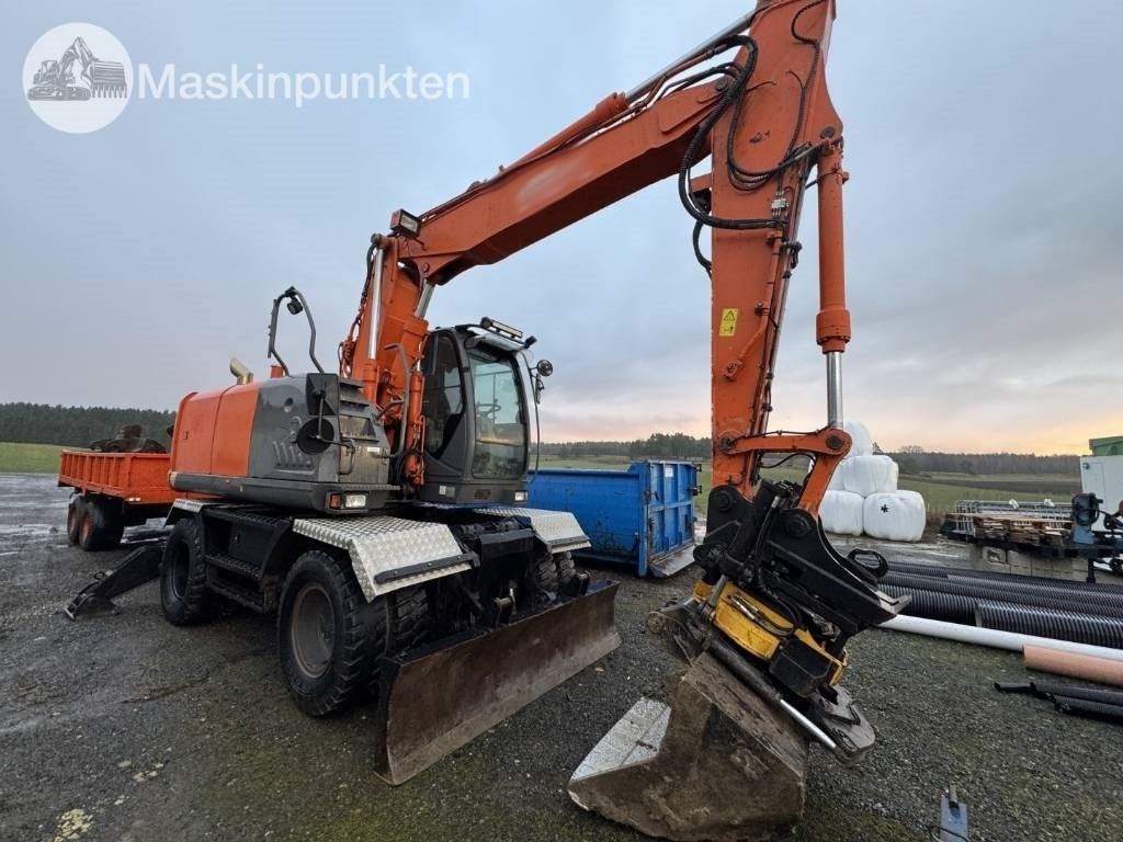 Hitachi ZX 140 W-3 Med vagn och redskap! - Riteņu ekskavators: foto 4 Hitachi ZX 140 W-3 Med vagn och redskap! - Riteņu ekskavators: foto 4