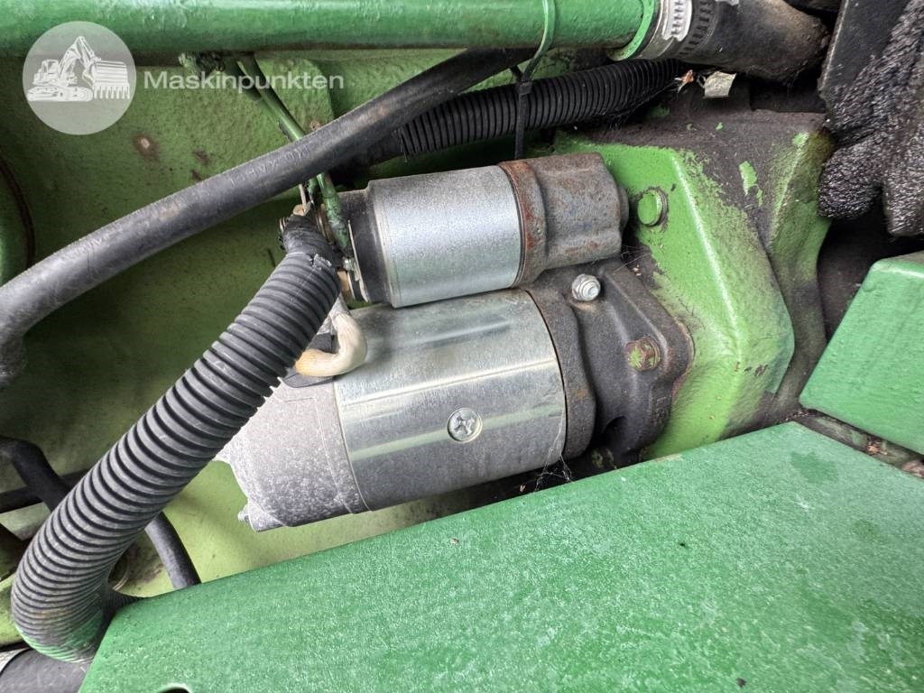 Traktors John Deere 4240 QR: foto 9