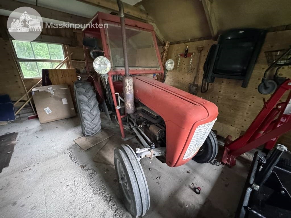 Massey Ferguson 35 - Traktors: foto 1 Massey Ferguson 35 - Traktors: foto 1