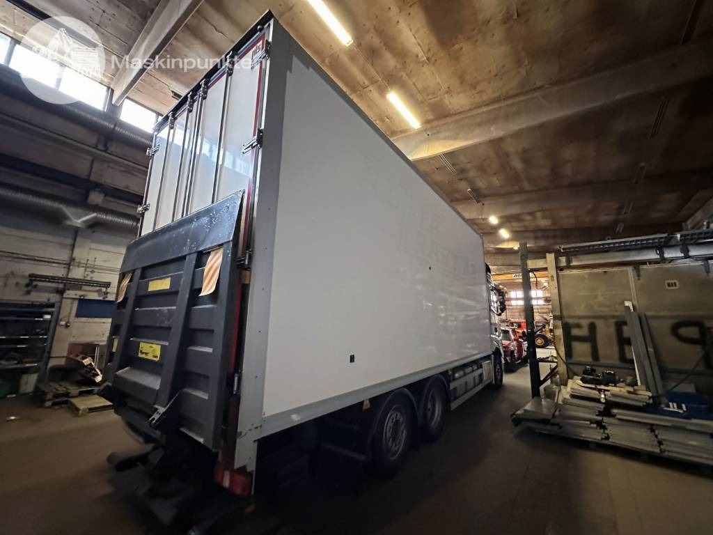 Mercedes-Benz Actros 2545 - Kravas automašīna ar slēgto virsbūvi: foto 4 Mercedes-Benz Actros 2545 - Kravas automašīna ar slēgto virsbūvi: foto 4