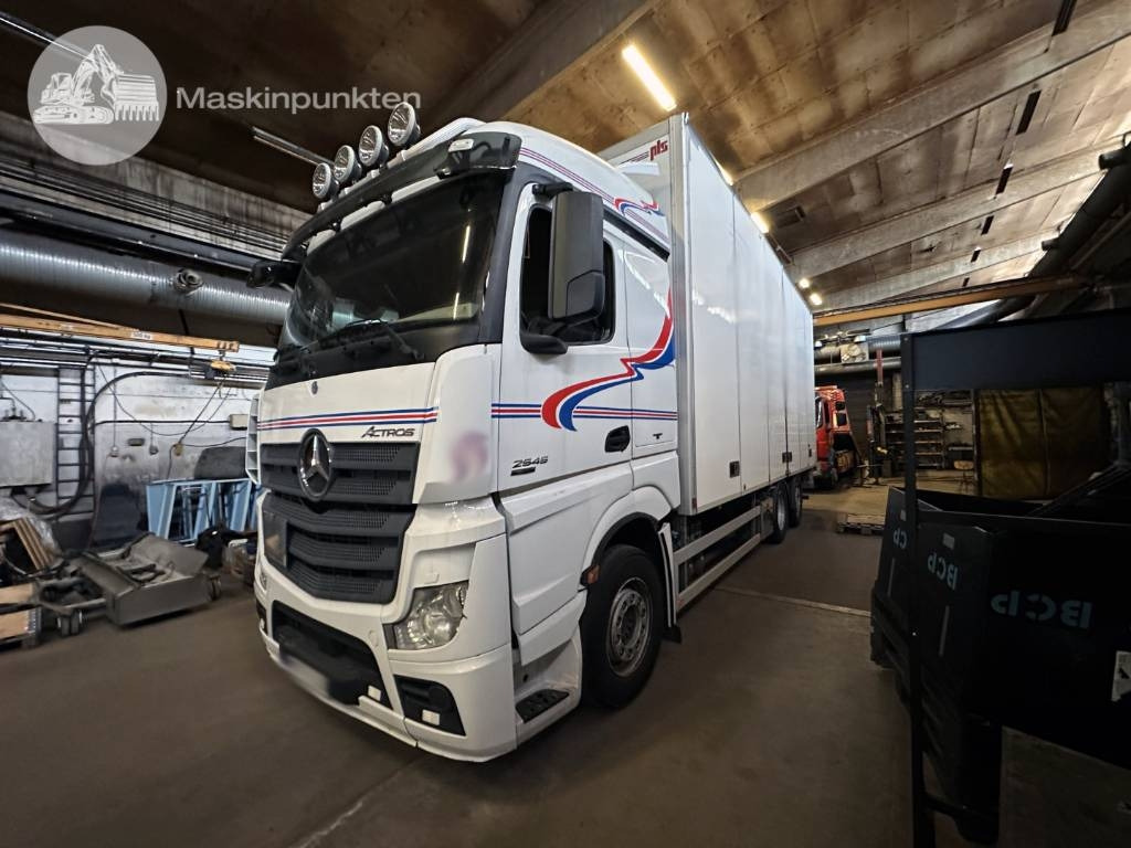 Mercedes-Benz Actros 2545 - Kravas automašīna ar slēgto virsbūvi: foto 1 Mercedes-Benz Actros 2545 - Kravas automašīna ar slēgto virsbūvi: foto 1