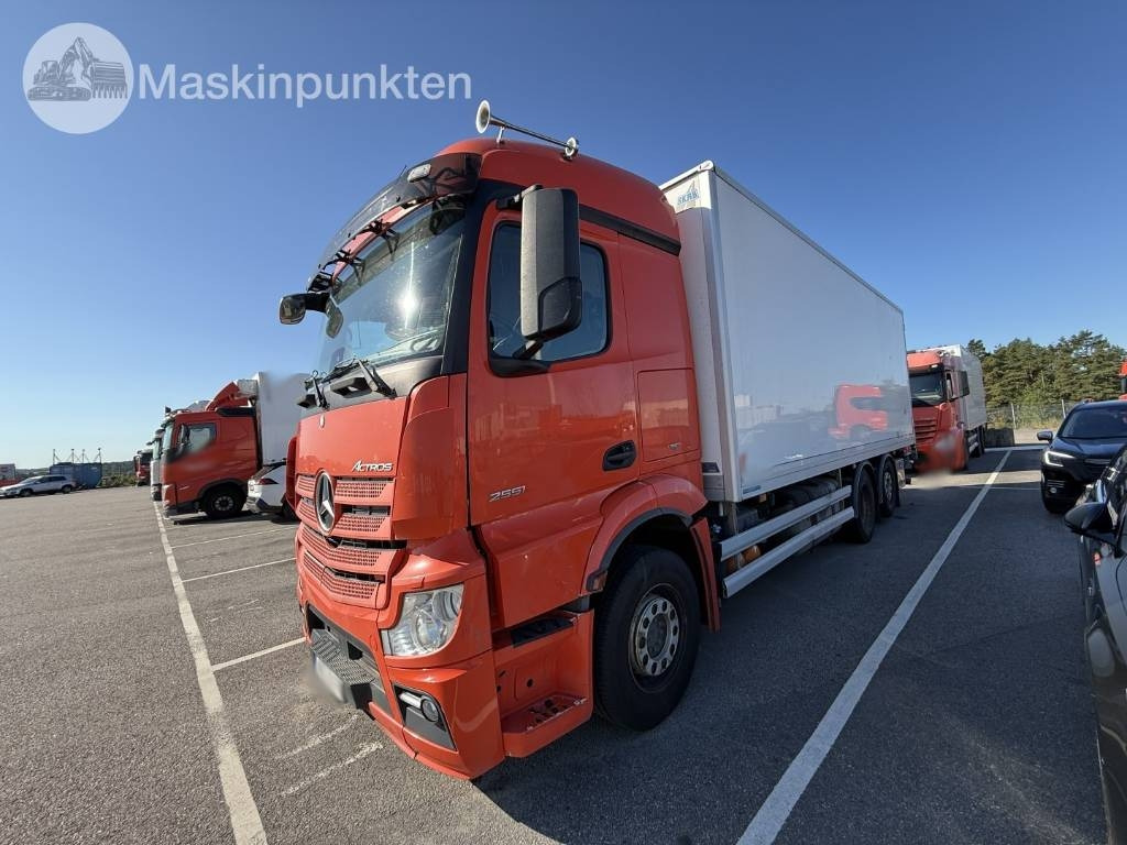 Mercedes-Benz Actros 2551 - Kravas automašīna refrižerators: foto 1 Mercedes-Benz Actros 2551 - Kravas automašīna refrižerators: foto 1