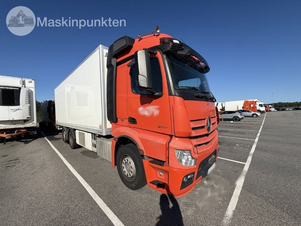 Mercedes-Benz Actros 2551 - Kravas automašīna refrižerators: foto 3 Mercedes-Benz Actros 2551 - Kravas automašīna refrižerators: foto 3